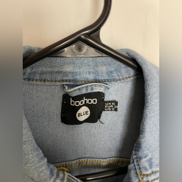 Boohoo stretchy jean jacket US 2 size with brass buttons - Picture 5 of 6